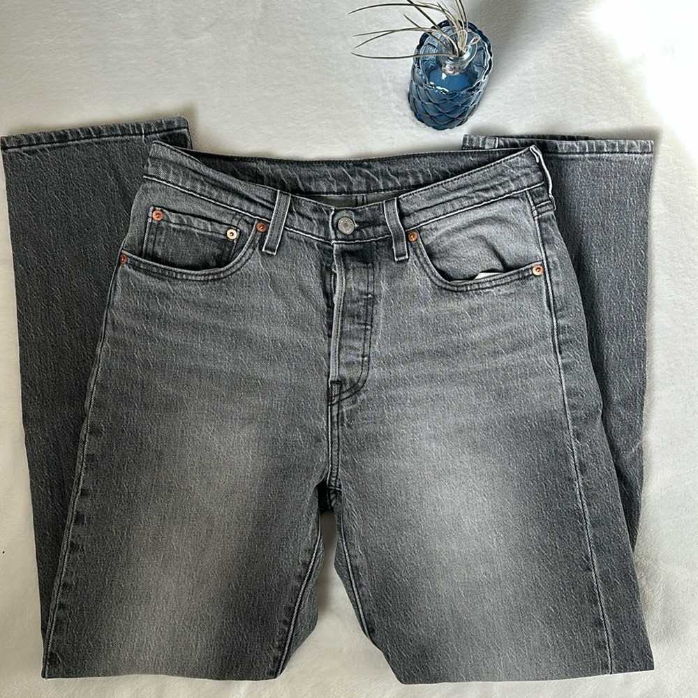 Gray Levi’s women’s jeans